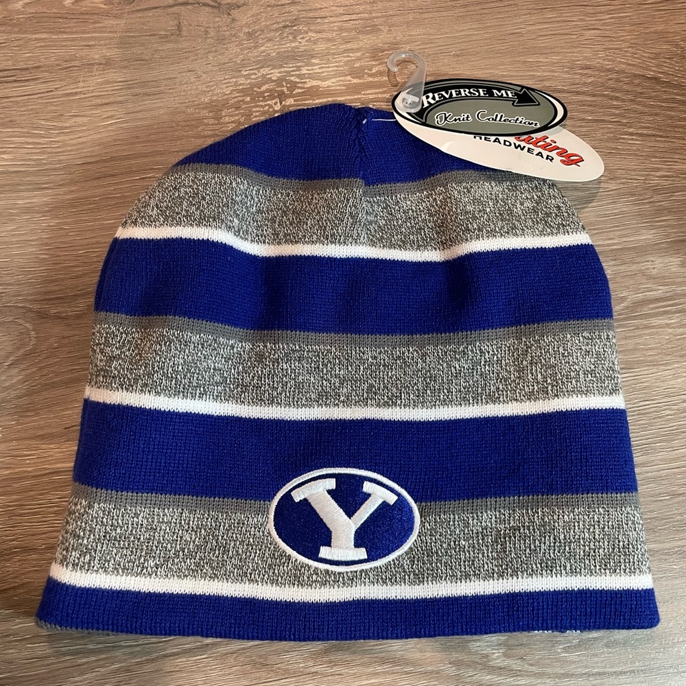 NWT- BYU fan beanie - reversible with vintage cougar displayed